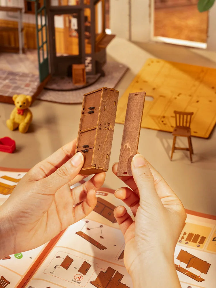 Robotime Rolife Tipsy Restaurant Miniature Kit