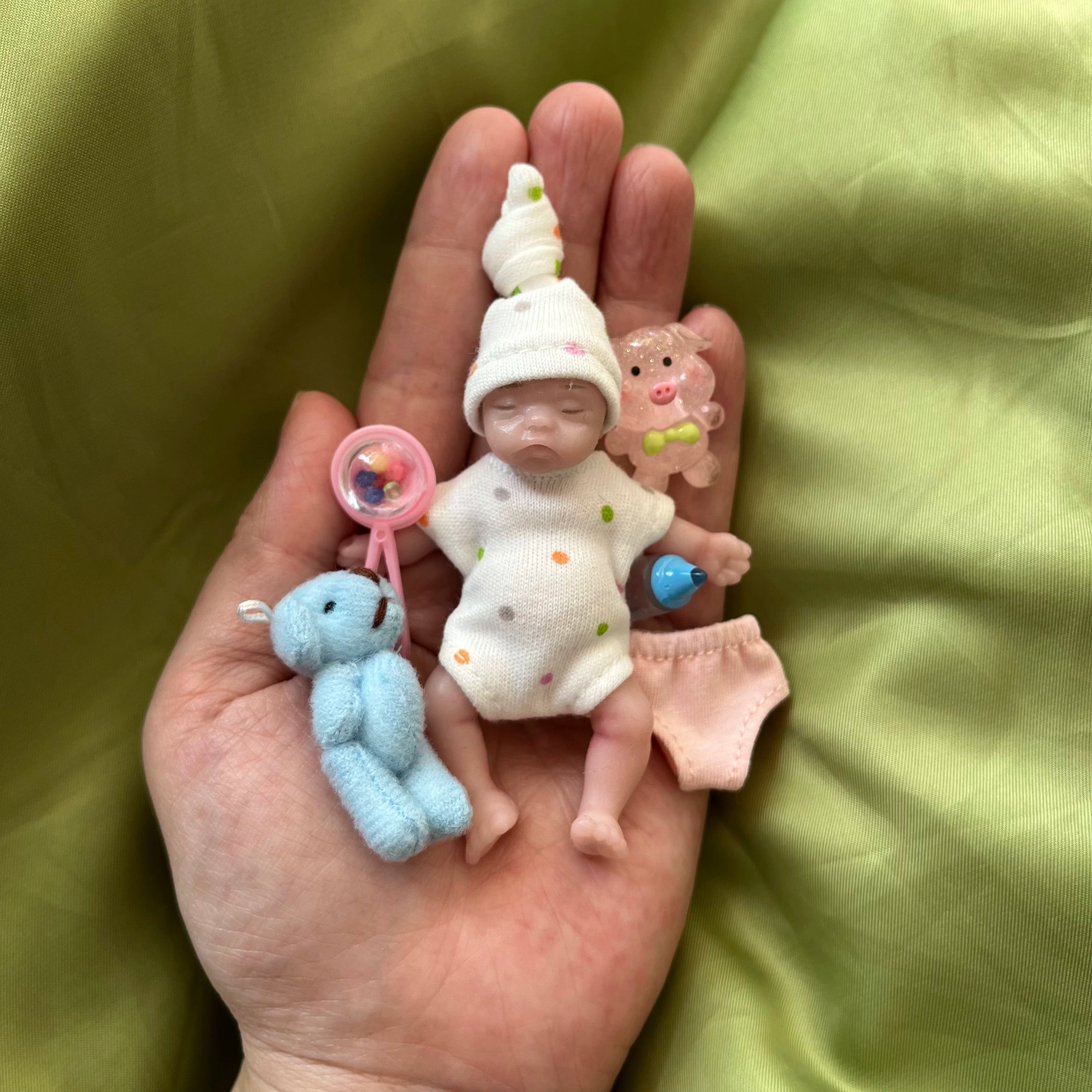 8cm Mini Silicone Reborn Baby Girl Doll with 2 Outfits