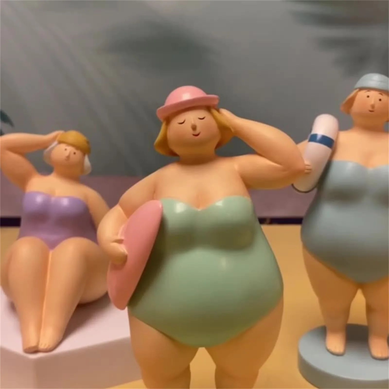 Abstract Chubby Lady Sculpture – Modern Woman Art Decor Statue