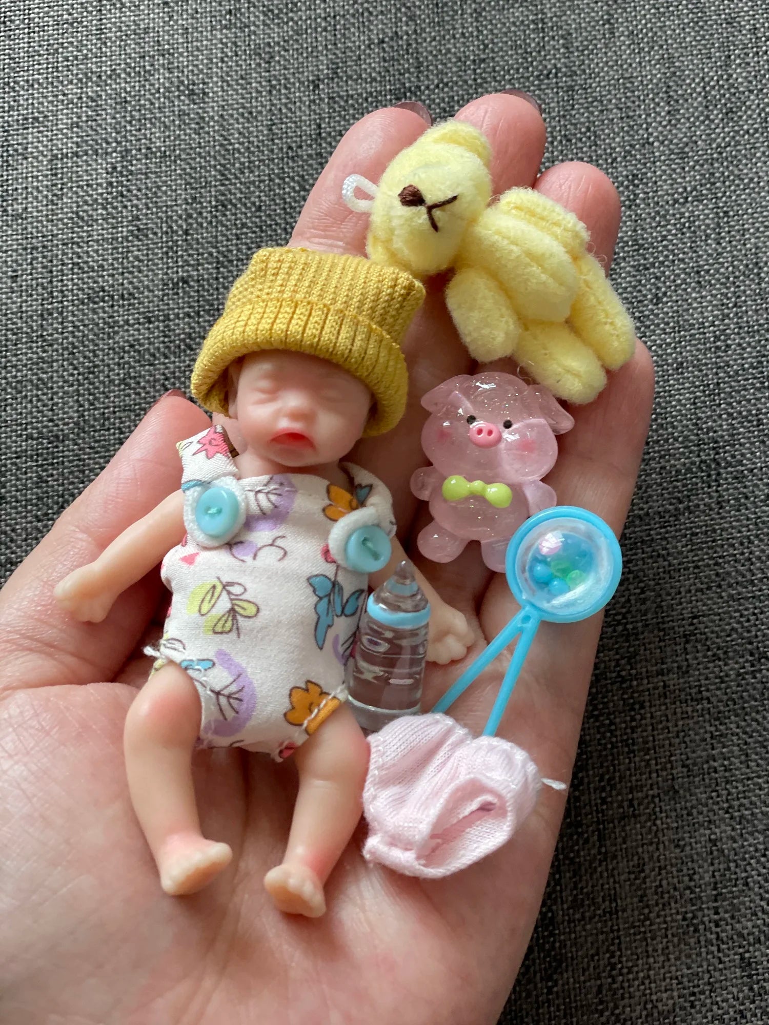 8cm Mini Silicone Reborn Baby Girl Doll with 2 Outfits